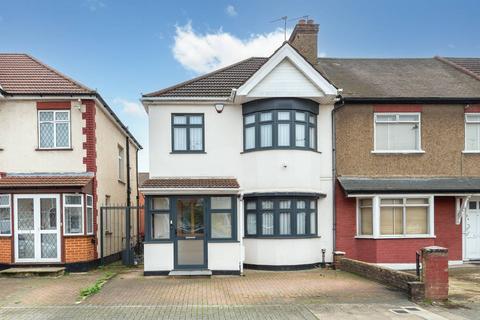 4 bedroom semi-detached house for sale, St Raphaels Way, Neasden, London, NW10