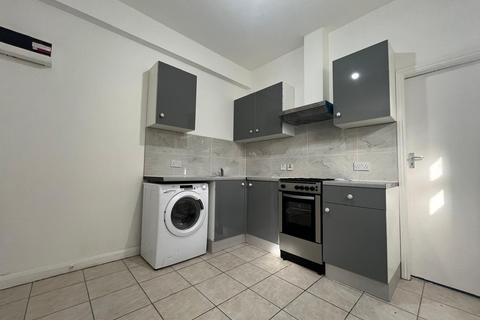 1 bedroom flat to rent, Kingsbridge Crescent, Southall, Greater London, UB1