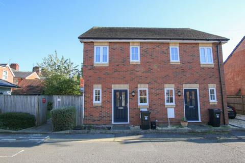 2 bedroom semi-detached house to rent, Havelock Road, Wokingham, RG41