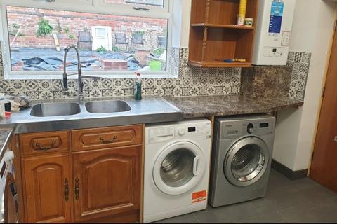 5 bedroom detached house to rent, Harrington Drive, Nottingham NG7