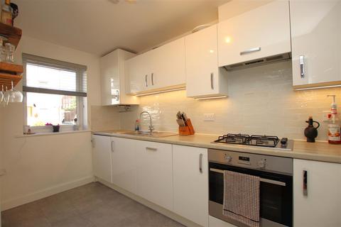 23 Shackleton Drive, Dartford, DA1 5UH