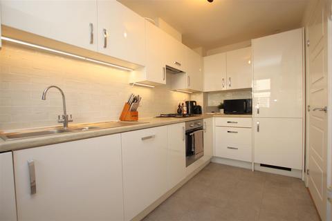 23 Shackleton Drive, Dartford, DA1 5UH