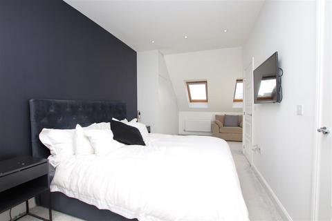 23 Shackleton Drive, Dartford, DA1 5UH