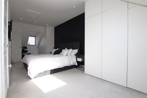 23 Shackleton Drive, Dartford, DA1 5UH
