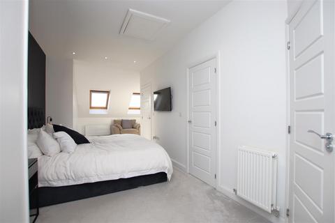23 Shackleton Drive, Dartford, DA1 5UH