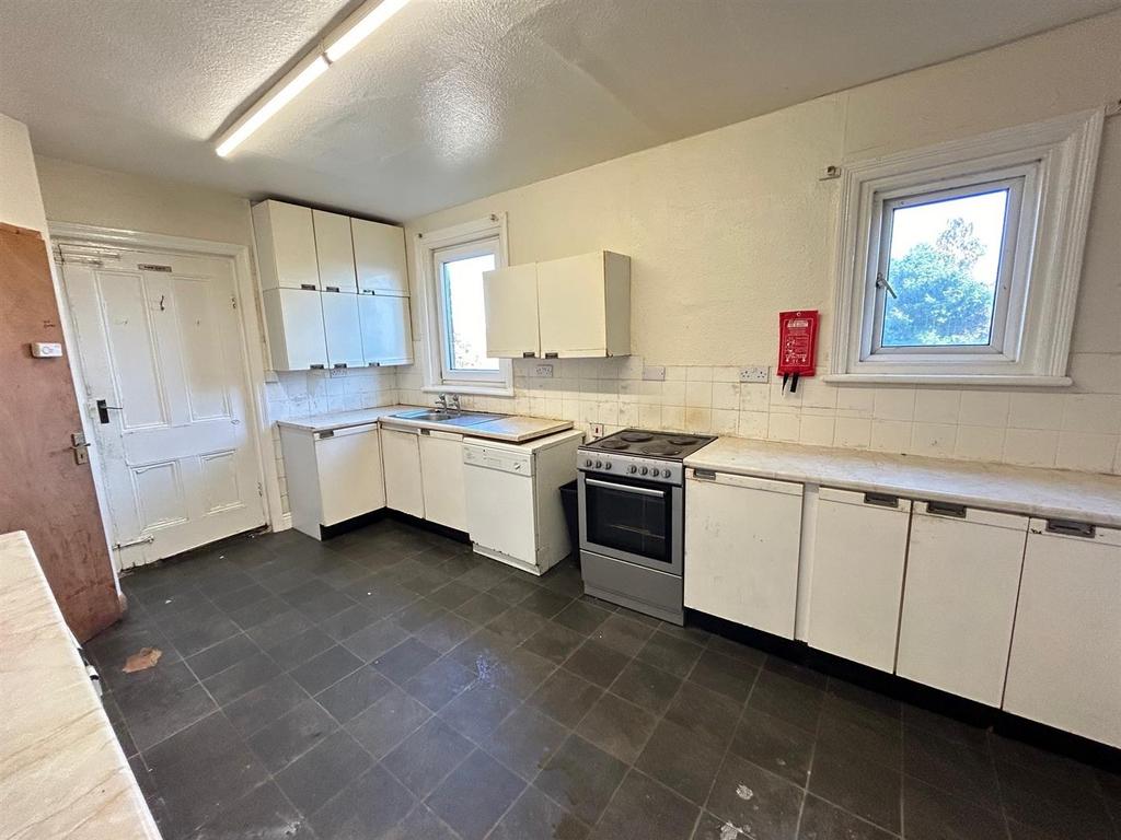 Kitchen new 1.jpg