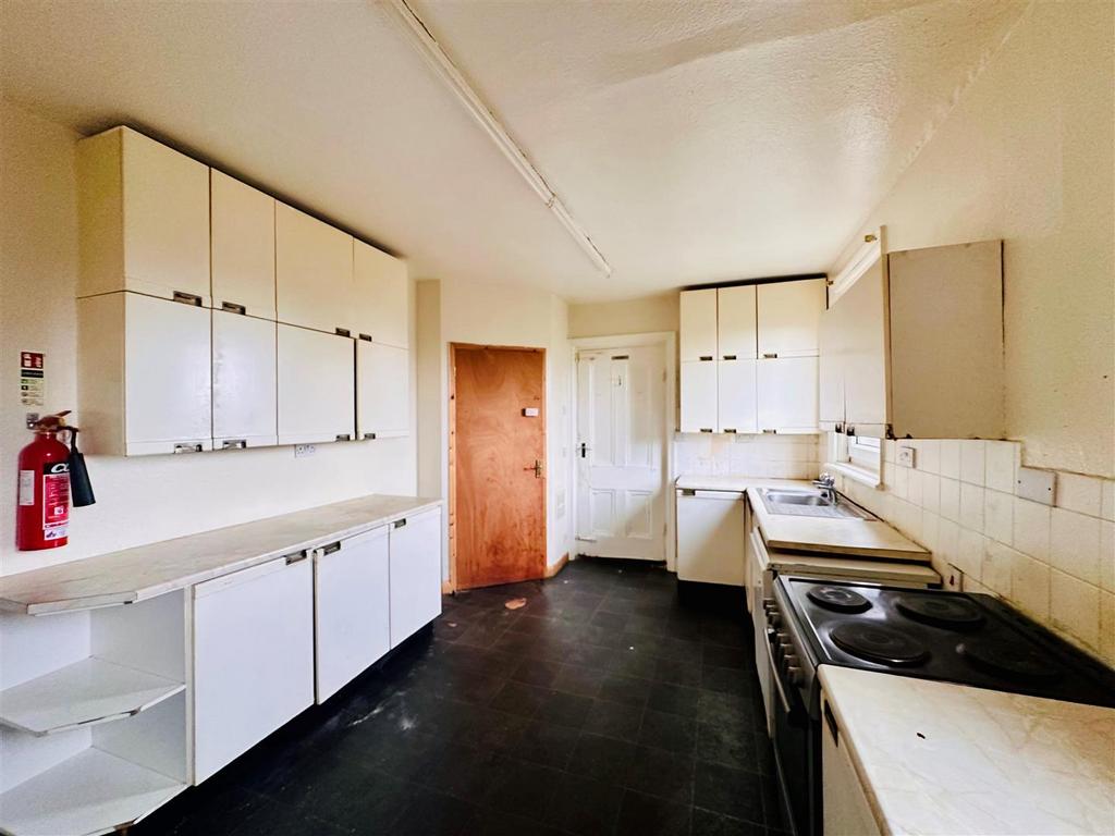Kitchen 3.jpg