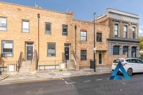 4 bedroom terraced house to rent, Clemence Street, London E14