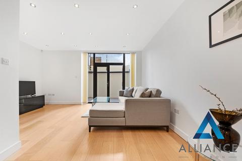 4 bedroom terraced house to rent, Clemence Street, London E14