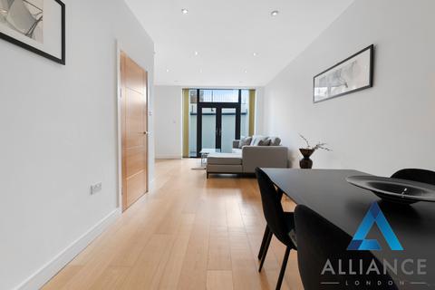 4 bedroom terraced house to rent, Clemence Street, London E14
