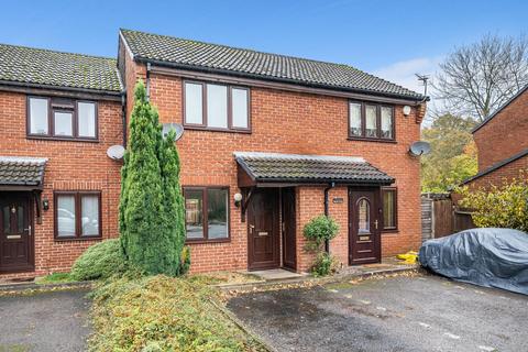 2 bedroom terraced house to rent, Caernarvon Gardens, Chandler's Ford