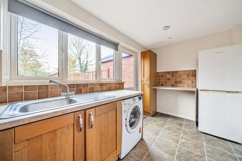 2 bedroom terraced house to rent, Caernarvon Gardens, Chandler's Ford