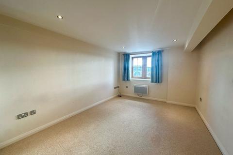 2 bedroom flat to rent, Canal Road, Riddlesden, Keighley, BD20