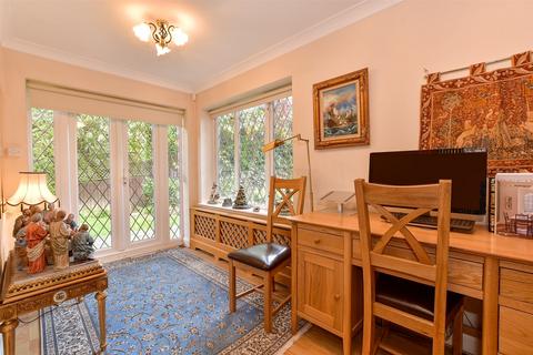 4 bedroom detached house for sale, Grovewood Place, Woodford Green, Essex