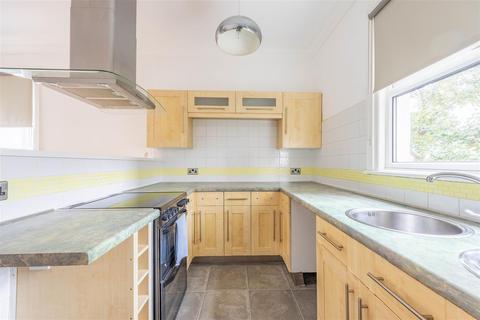 95b Valkyrie Road, Westcliff-on-sea, SS0 8AW