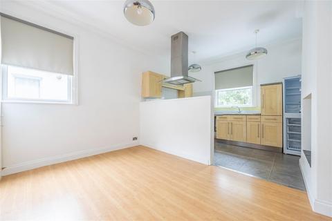 95b Valkyrie Road, Westcliff-on-sea, SS0 8AW