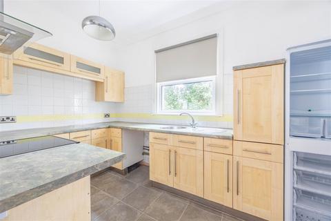 95b Valkyrie Road, Westcliff-on-sea, SS0 8AW