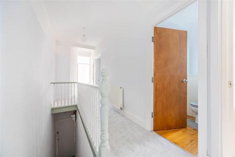 95b Valkyrie Road, Westcliff-on-sea, SS0 8AW