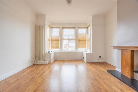 95b Valkyrie Road, Westcliff-on-sea, SS0 8AW