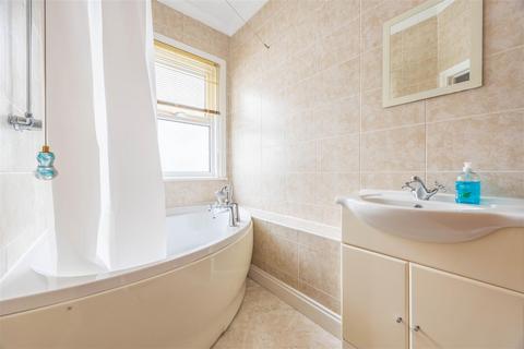95b Valkyrie Road, Westcliff-on-sea, SS0 8AW