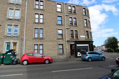 2 bedroom flat to rent, Strathmartine Road, Dundee DD3