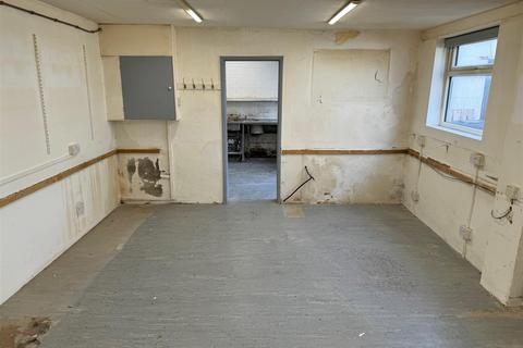 Industrial unit to rent, Station Passage, South Woodford, London