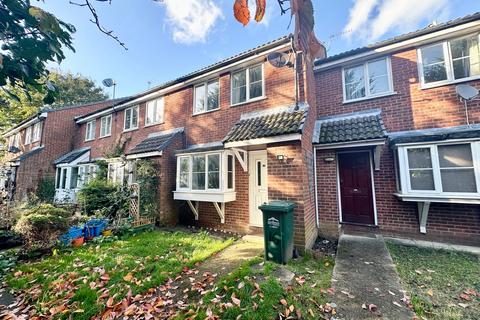 1 bedroom terraced house to rent, Bramley Close, Staines-upon-Thames, TW18