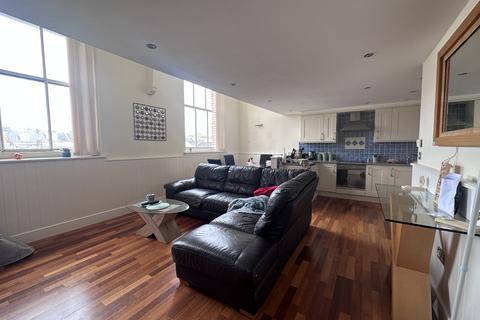 3 bedroom house share to rent, 20 Regent Street, Flat 33