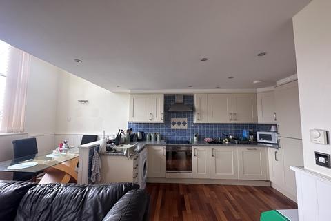 3 bedroom house share to rent, 20 Regent Street, Flat 33