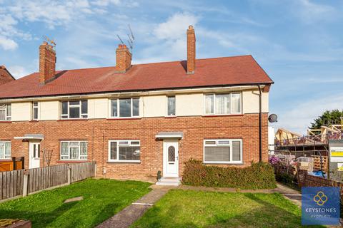 2 bedroom maisonette for sale, Mawney Close, Romford, RM7