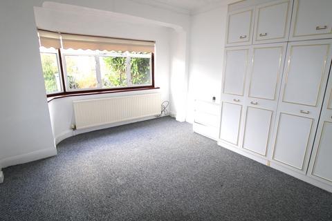 2 bedroom semi-detached bungalow for sale, Cranston Park Avenue, Upminster RM14