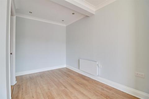 2 bedroom flat for sale, London Road, Benfleet SS7