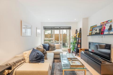 3 bedroom flat for sale, Warner Street, London, EC1R