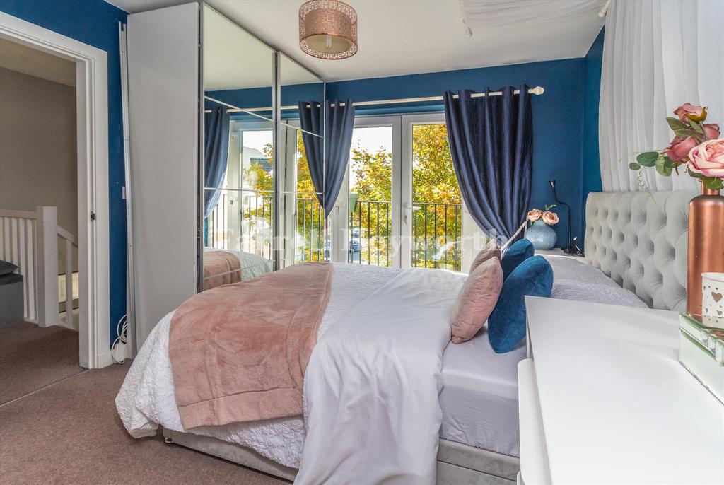 Bedroom 1 image 2