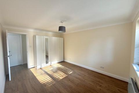 undefined, Gloucester Court, Denham Green