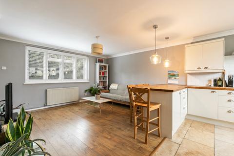 2 bedroom maisonette for sale, Heathwood Court, London, SW12