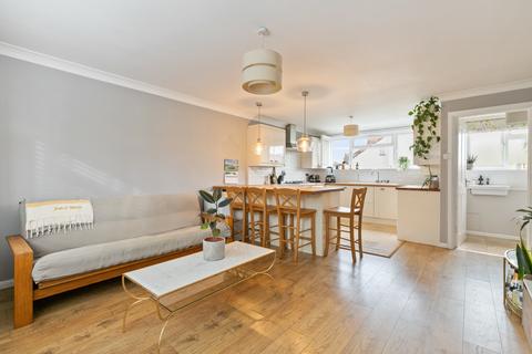 2 bedroom maisonette for sale, Heathwood Court, London, SW12