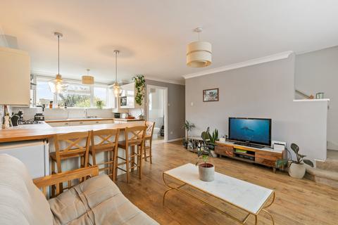 2 bedroom maisonette for sale, Heathwood Court, London, SW12