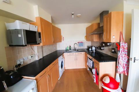 2 bedroom apartment to rent, Admirals Way, Gravesend DA12