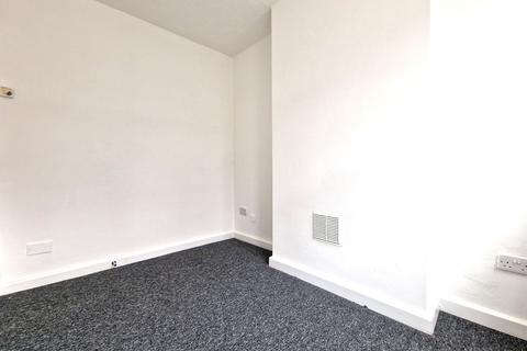 undefined, LUTON, LU3