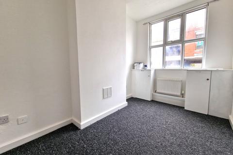 undefined, LUTON, LU3