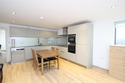 3 bedroom flat to rent, Park View