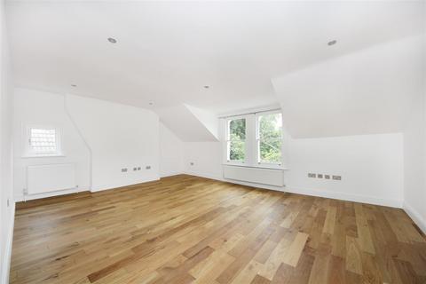 3 bedroom flat to rent, The Common, W5