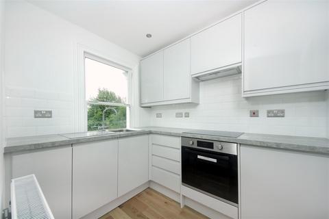 3 bedroom flat to rent, The Common, W5