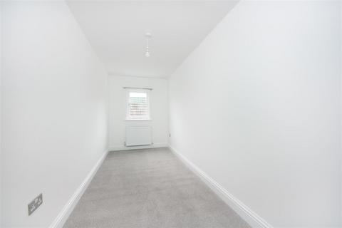 3 bedroom flat to rent, The Common, W5