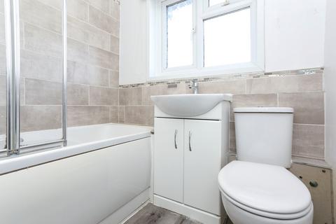 3 bedroom terraced house to rent, Newhaven Gardens London SE9