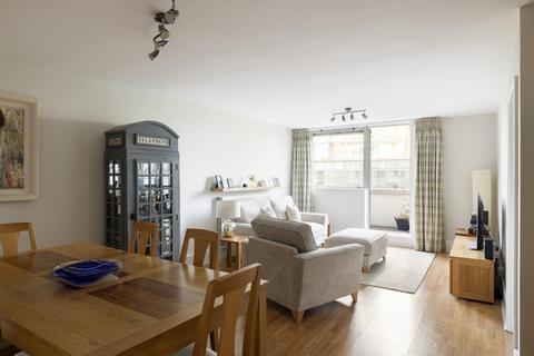 2 bedroom apartment for sale, Rennie Court, Upper Ground, London SE1