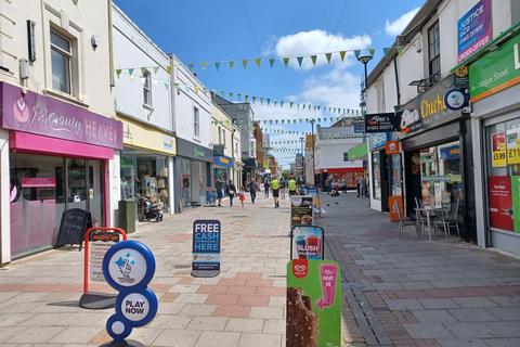 Retail property (high street) to rent, Worthing BN11