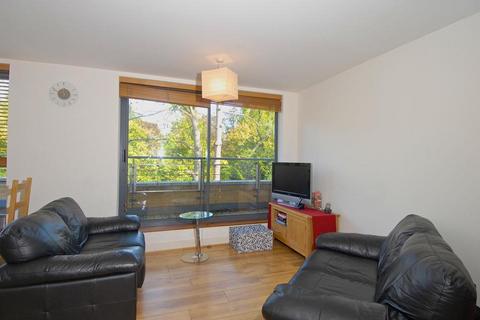 3 bedroom flat to rent, Park View