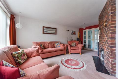 3 bedroom terraced house for sale, Hawthorn Close, Chichester